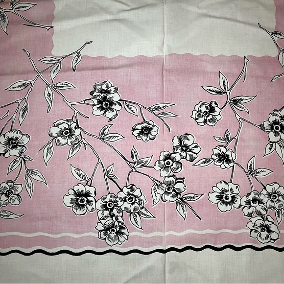 1940s Era Pink Black White Floral Tablecloth 63” x 57” Beautifully Maintained - Picture 7 of 10
